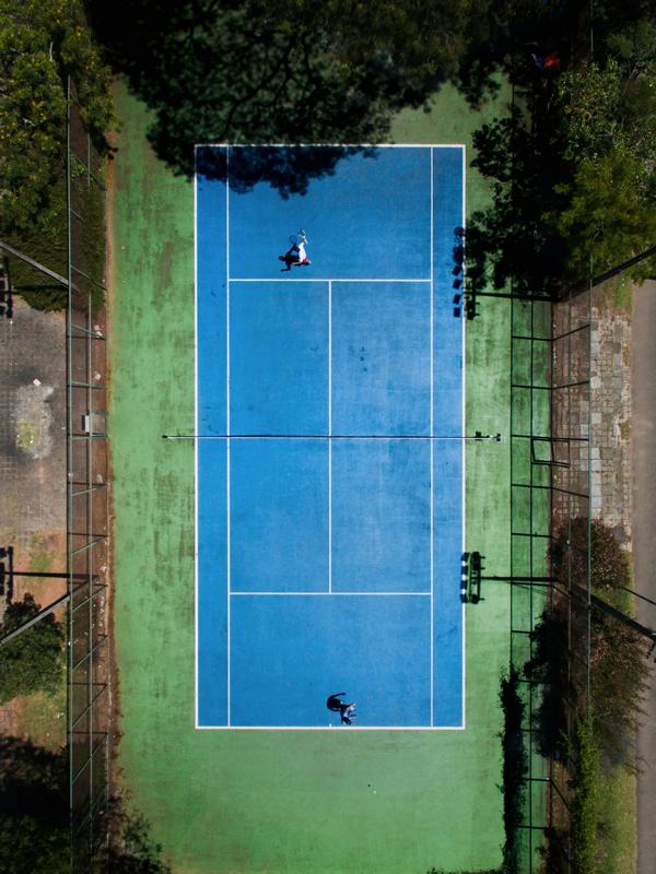 Bild mit einem Tennisfeld